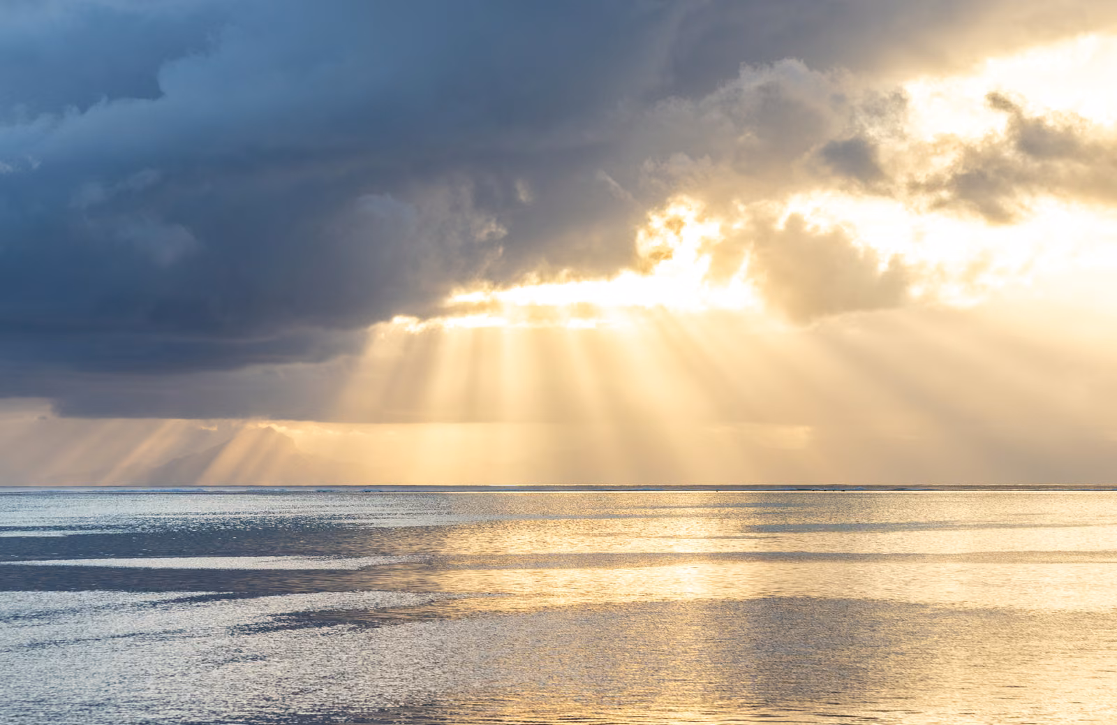 Sky, the ocean, French Polynesia